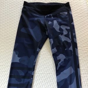 Athleta Navy Blue Camouflage Camo Crop leggings L